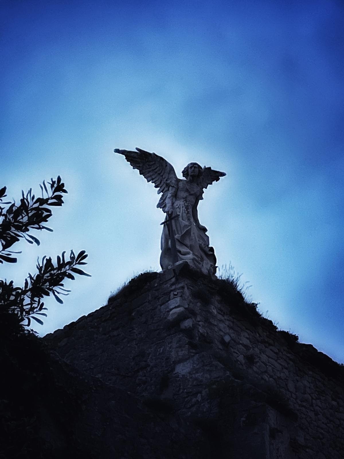 Cementerio de Comillas Cantabria. Ángel Exterminador.